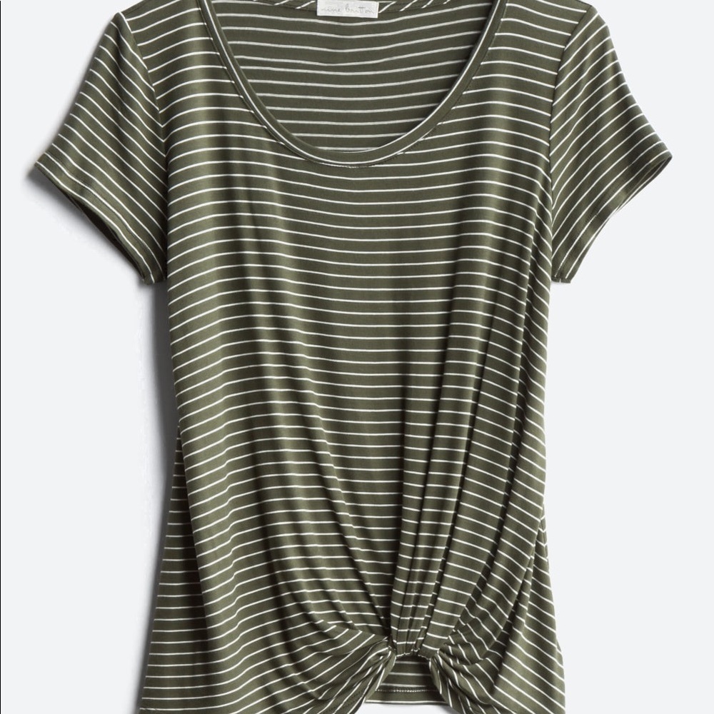 Knot front knot tee